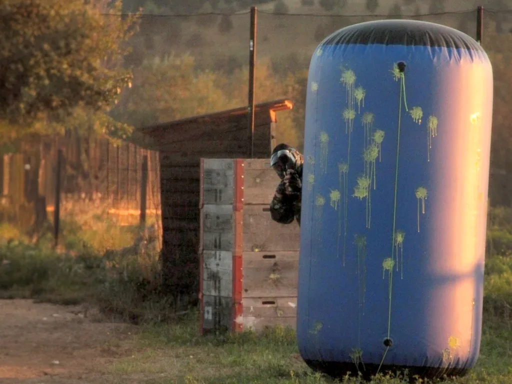 Dmuchana przeszkoda do paintballa Walec 1,4 × 1,4 m, niebieska, szczelna — zdjęcie 6 z 7