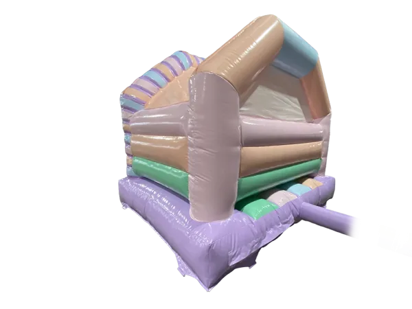 Zamek dmuchany pastelowy z dachem typu A 3,9 × 3,75 m — zdjęcie 3 z 6
