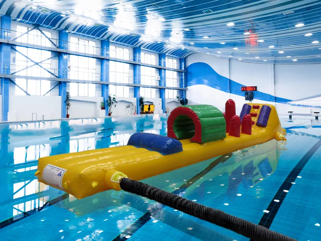 Dmuchany tor przeszkód do basenu Junior Challenge, wersja 8 m — zdjęcie 1 z 7