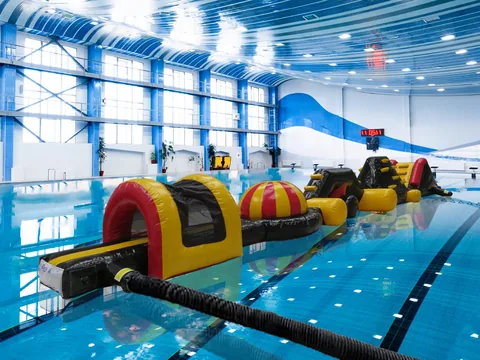 Dmuchany tor wodny Wobstacle Challenge do basenu 13,8 × 2,25 m