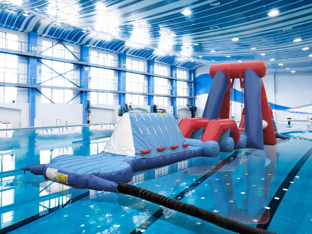 Dmuchany tor przeszkód na basen Splash 'n' Dash 15 m — zdjęcie 1 z 7